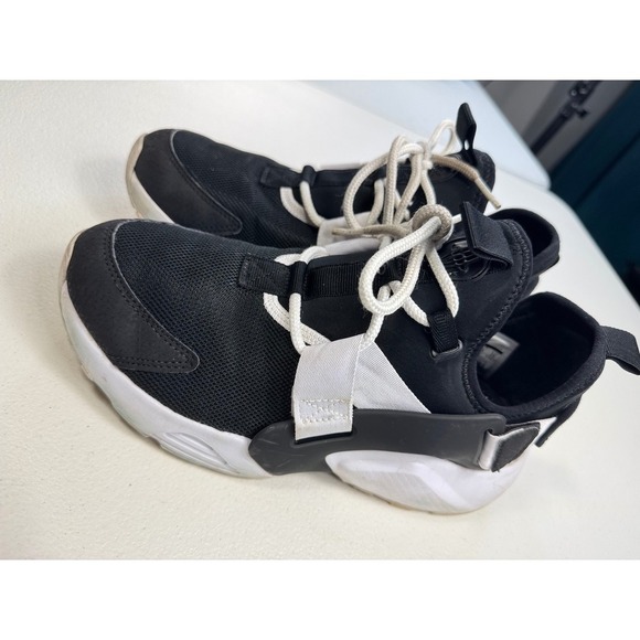 Nike Huarache Run Athletic Shoes Sneakers Cushioned Black White Size 8 - Picture 2 of 8